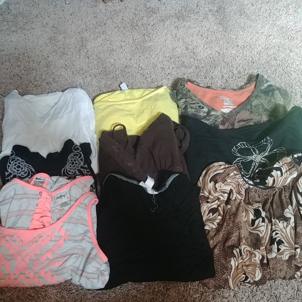 5 tank tops, 2 long sleeves, 2 T-shirts : Bundle!